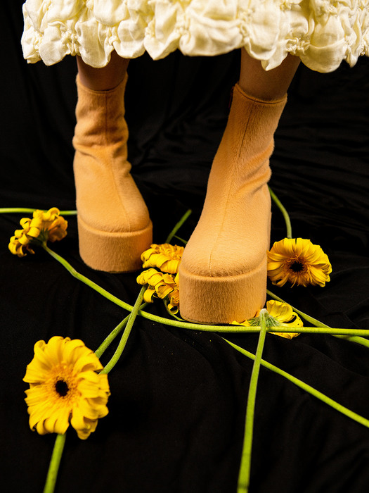 Pebble toe platform boots | Warm beige