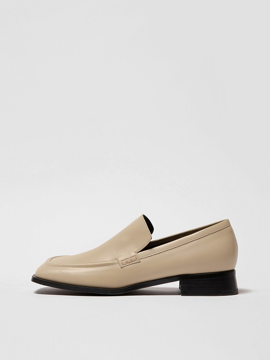 WIDE SQUARE LOAFER [C1F07 YB]