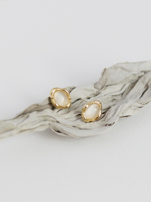 E286_Wax flower Earring