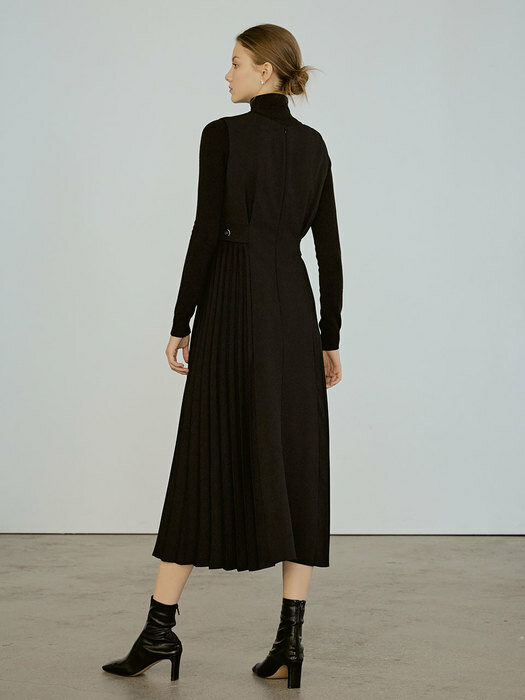Button pleats long dress (black)