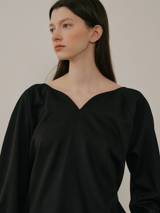 comos624 Belt V-neck blouse (black)
