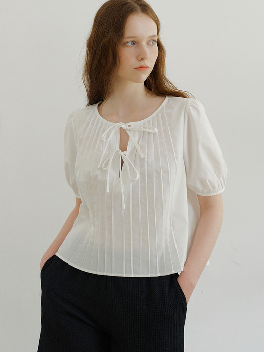 monts 1506 pin-tuck slit blouse (off white)