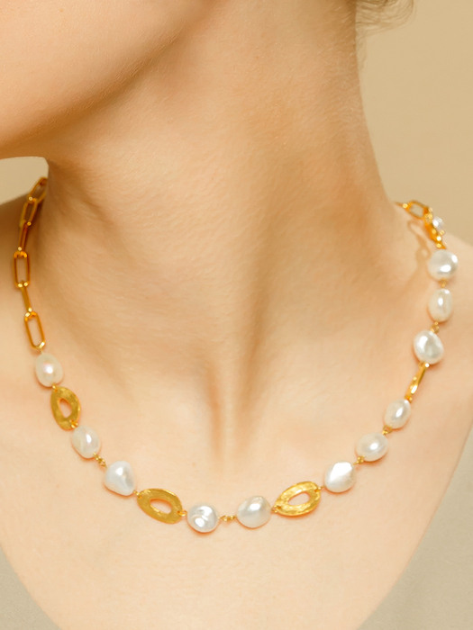 Glaze Pearl Necklace