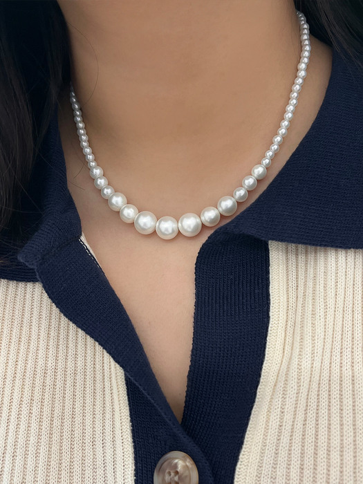 UNBAL PEARL NECKLACE