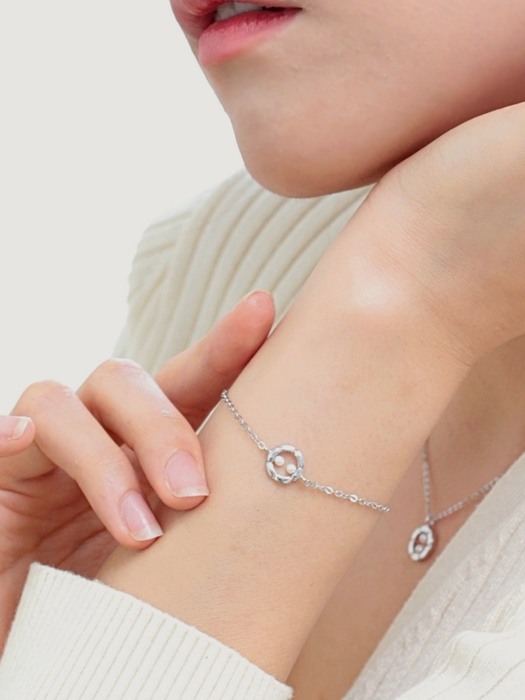 Amelie pearl bracelet