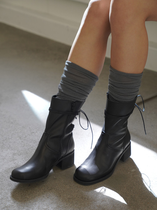 Back Lace-Up Boots / D22F03-BK