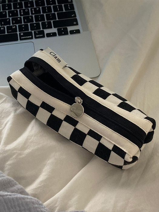 Clam round pencilcase _ Checkerboard