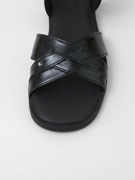 Shiny Leather Crossover Sandals . Black