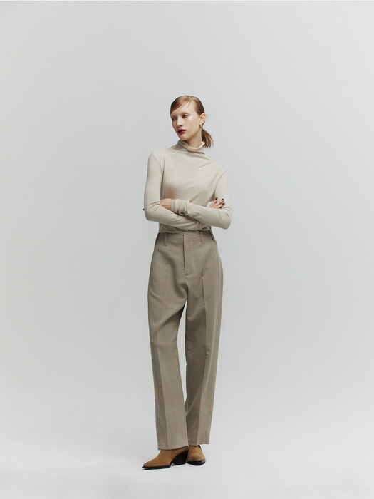 HIGH-RISED CURVED PANTS_LIGHT BEIGE