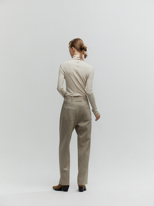 HIGH-RISED CURVED PANTS_LIGHT BEIGE