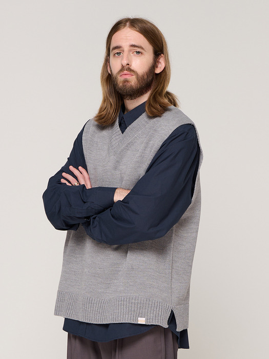 SOFT V-NECK KNIT VEST (GRAY)