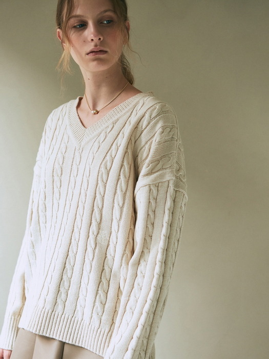 CABLE V-NECK SWEATER_BEIGE