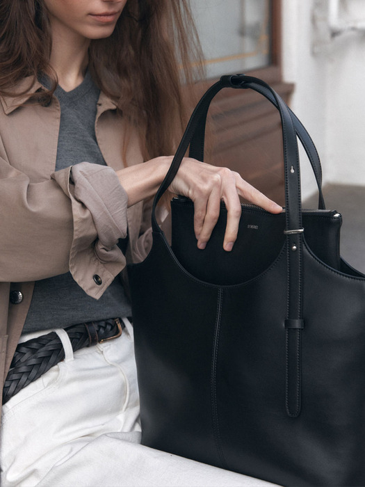 90 Veneta Bag Medium Black