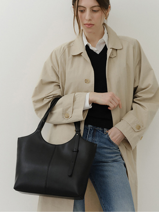 90 Veneta Bag Medium Black