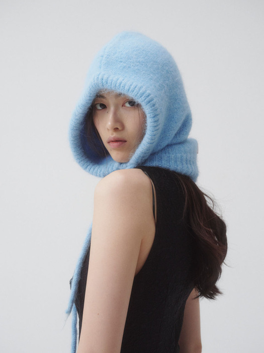 Larva balaclava_skyblue