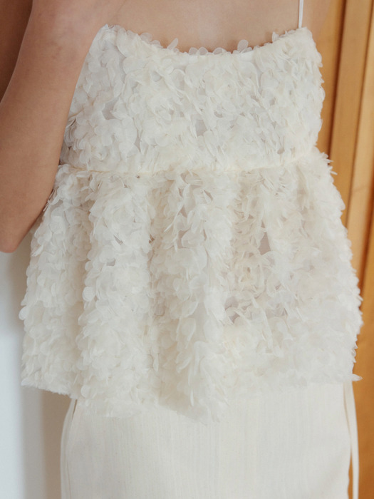 [단독] Feather lace sleeveless top (ivory / black)