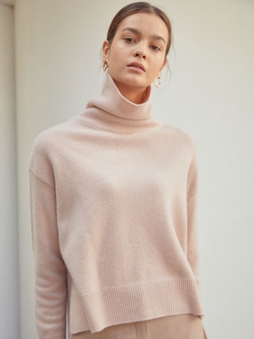 Unbal Turtle Neck Knit