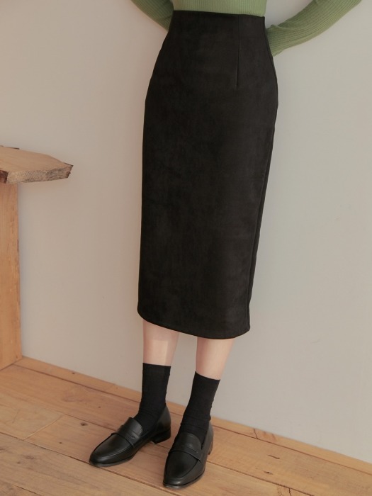 SUEDE BACK SLIT SKIRT BLACK