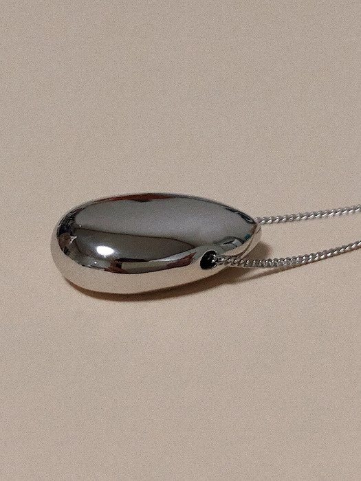 Almond necklace Silver