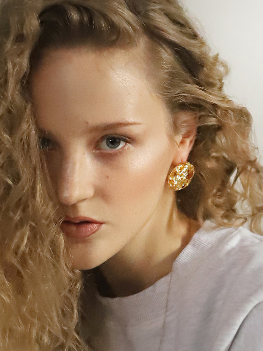 Gold paper post earring