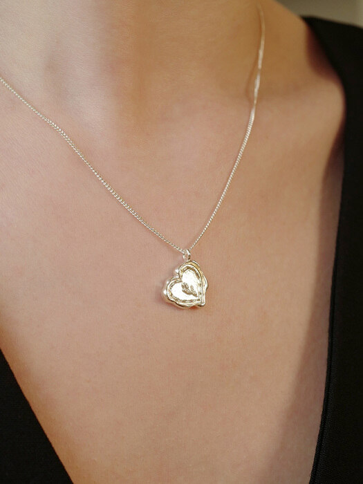 melting heart tulip necklace
