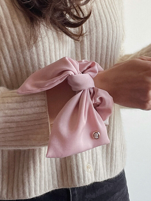 [단독]Vintage Mood Cameo Satin Ruffle Scrunchie [Pink]