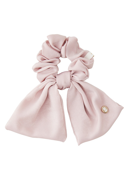 [단독]Vintage Mood Cameo Satin Ruffle Scrunchie [Pink]