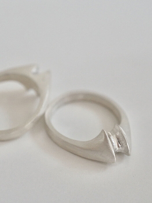 two pointed ring