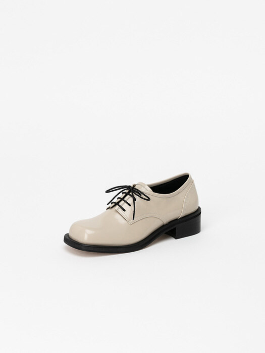 Madrigal Lace-up Derby Shoes in Cream Ivory Box