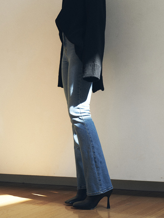 Highrise Long Boots Cut Denim Pants (Medium blue)
