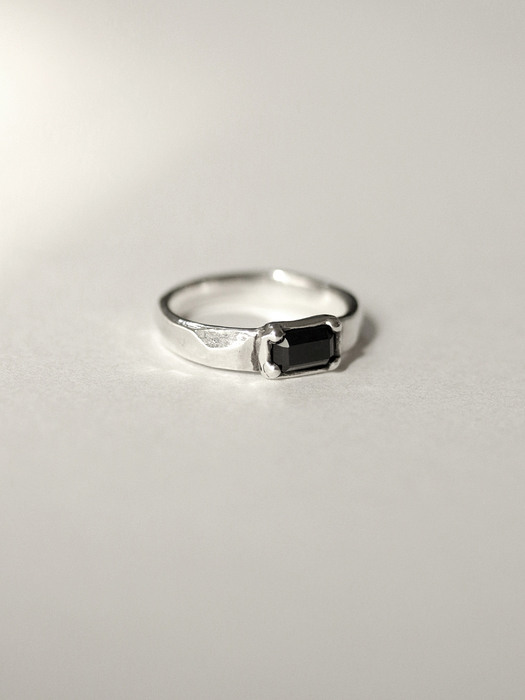 Oblong Onyx Ring