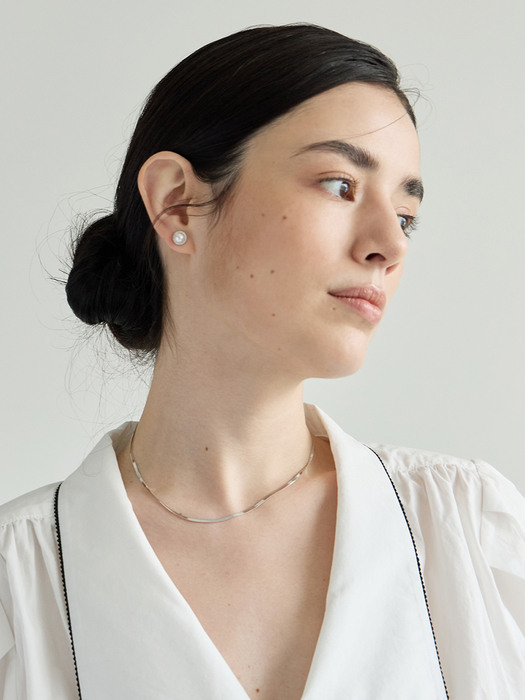 Basic Pearl Earring