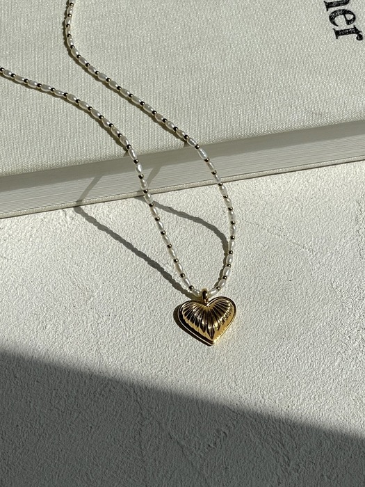 stripe heart pearl necklace