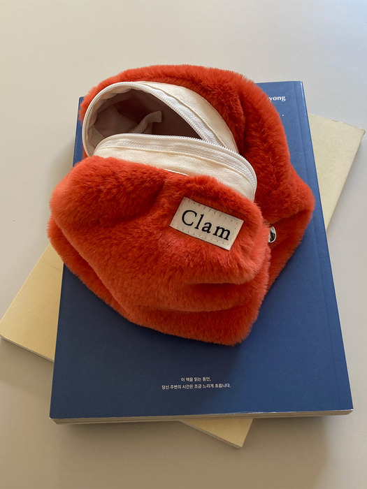 Clam round pouch _ Fur Orange