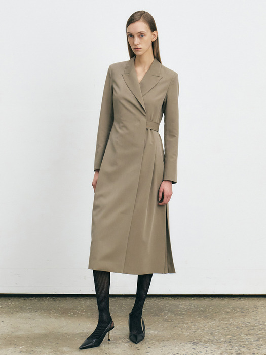 PLEATS DETAIL TAILORED DRESS [KHAKI][BLACK]