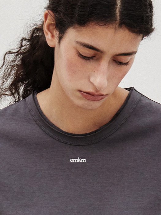 Supima Curlup Neck Embroidery Tshirts_CHARCOAL
