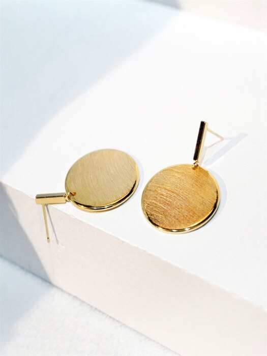 Circle plate earrings