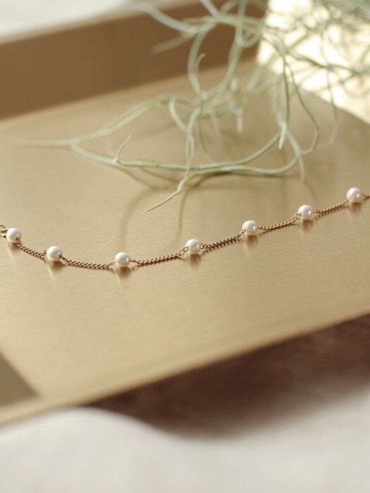 delicate pearl bracelet