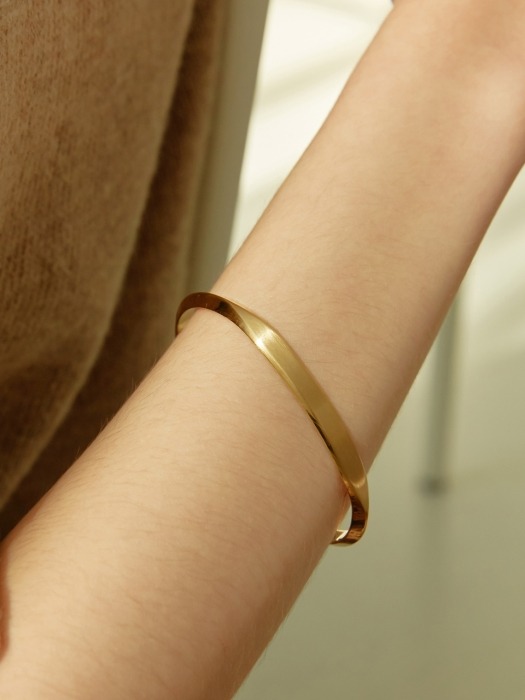 #622 BANGLE [GOLD]