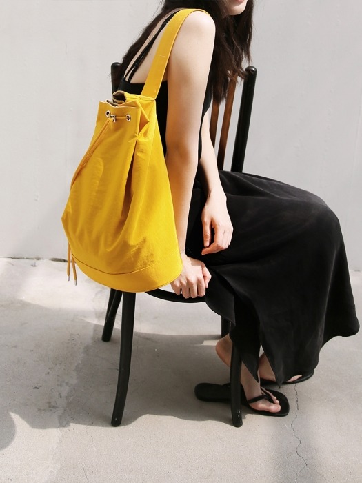 monochrome shoulder bag _ yellow
