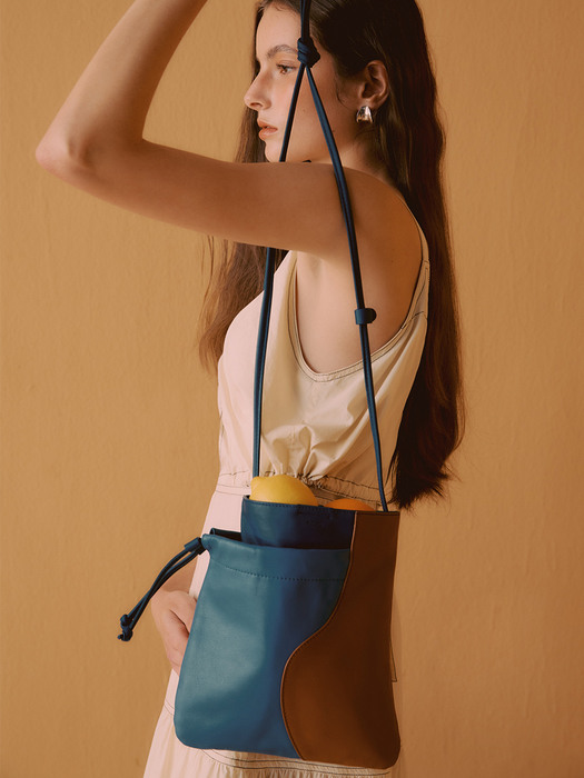 [FRONTROW X RECTO.] Color-block Curved String Bag_2colors