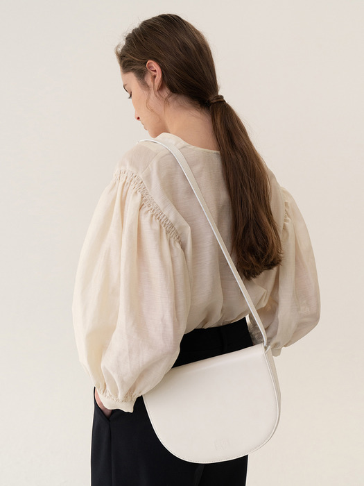 [ESSENTIAL] Tray Shoulder Bag Cream