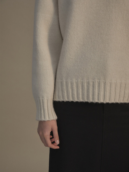 Boyfriend turtle neck sweater (Cream)