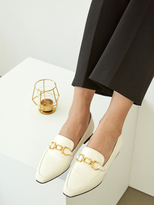 MD1079 Chain Detail Loafer Ivory