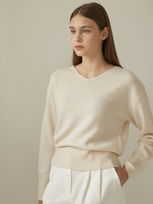 Volume V-Neck Knit 2 Color