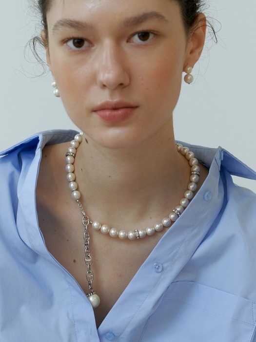 Bold Iconiq Pearl Necklace