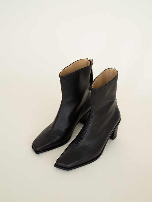 FW21 Nuoy Oblique Ankle Boots Dark-brown
