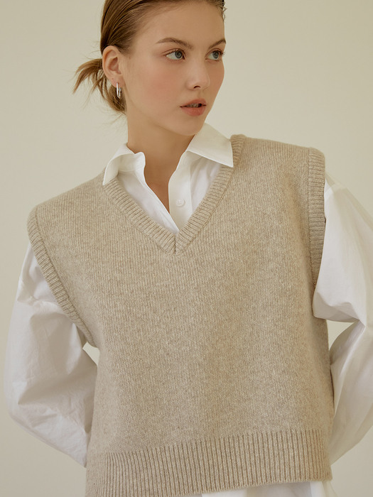 simple wool knit vest beige