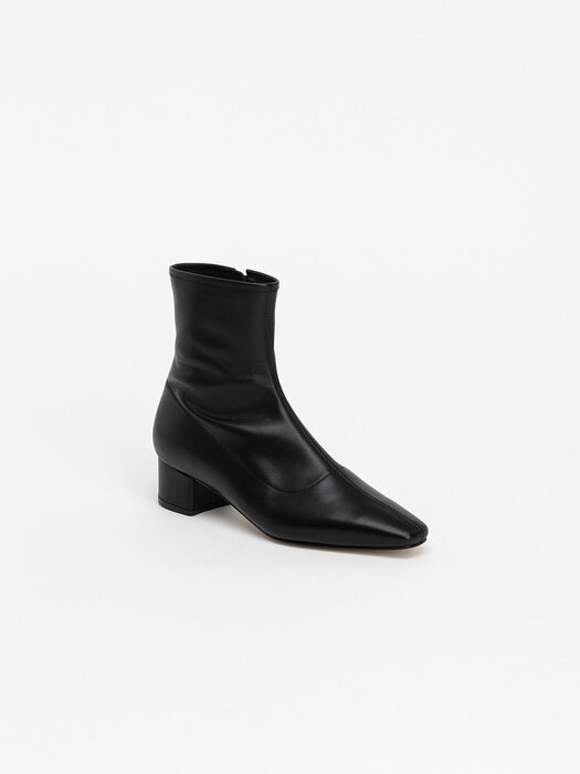 Monique Soft Boots in Regular Black