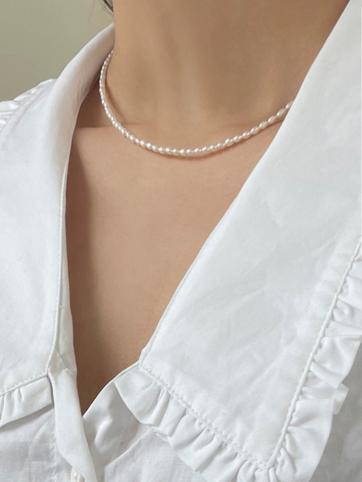 Blanc pearl necklace